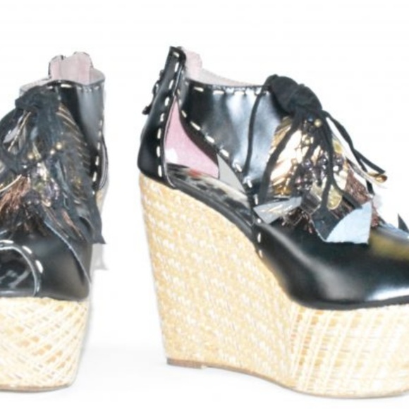 DEVOUR - Picture 4 of 4